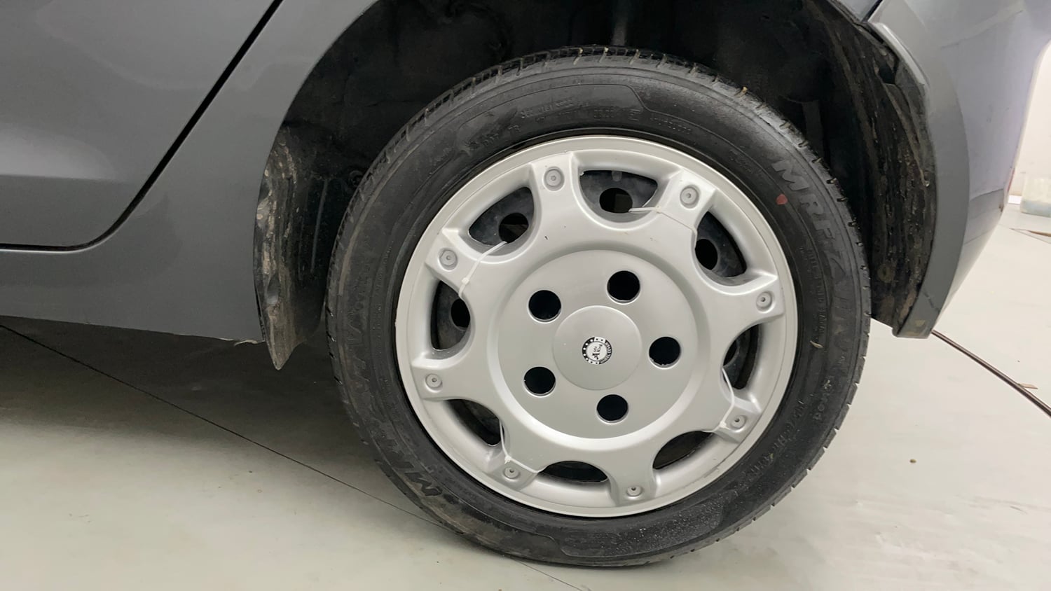 Used 2022 Tata Altroz XM Plus Petrol Petrol Manual tyres LEFT REAR TYRE RIM VIEW