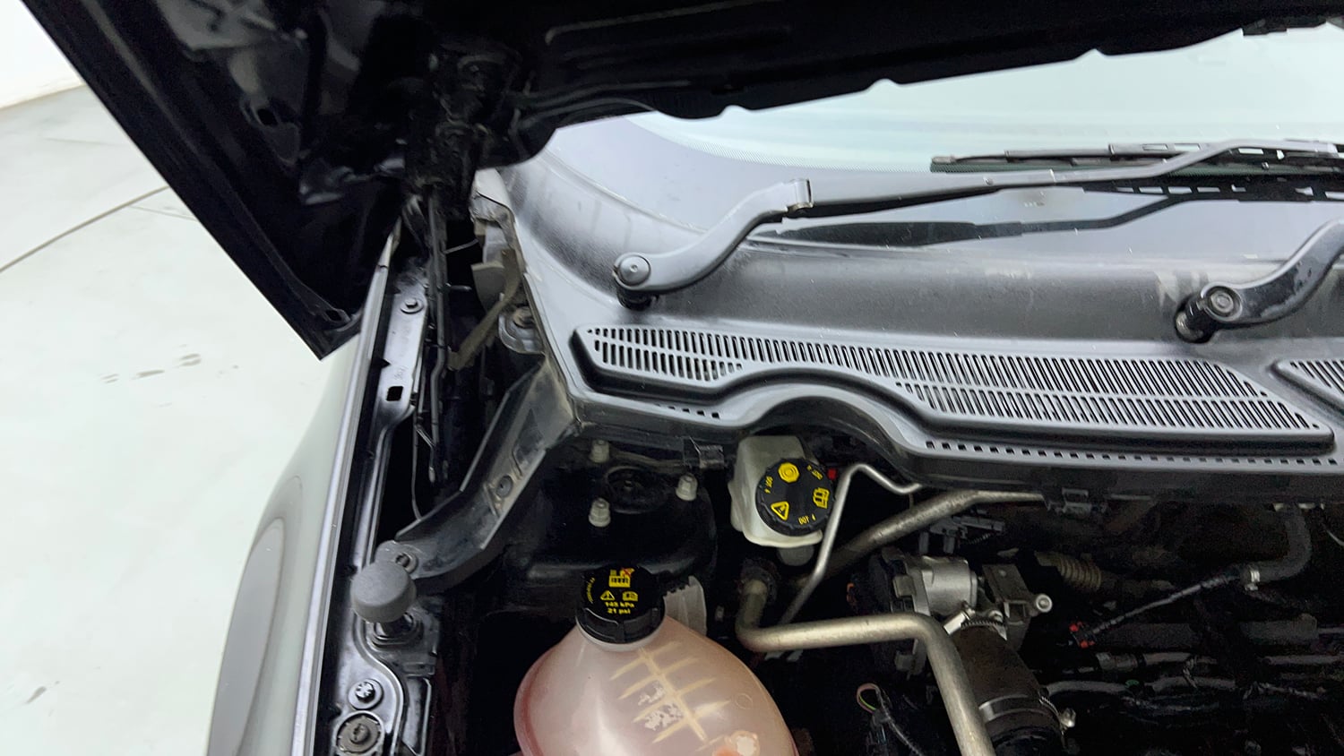Used 2021 Ford EcoSport Titanium 1.5L TDCi Diesel Manual engine ENGINE RIGHT SIDE HINGE & APRON VIEW