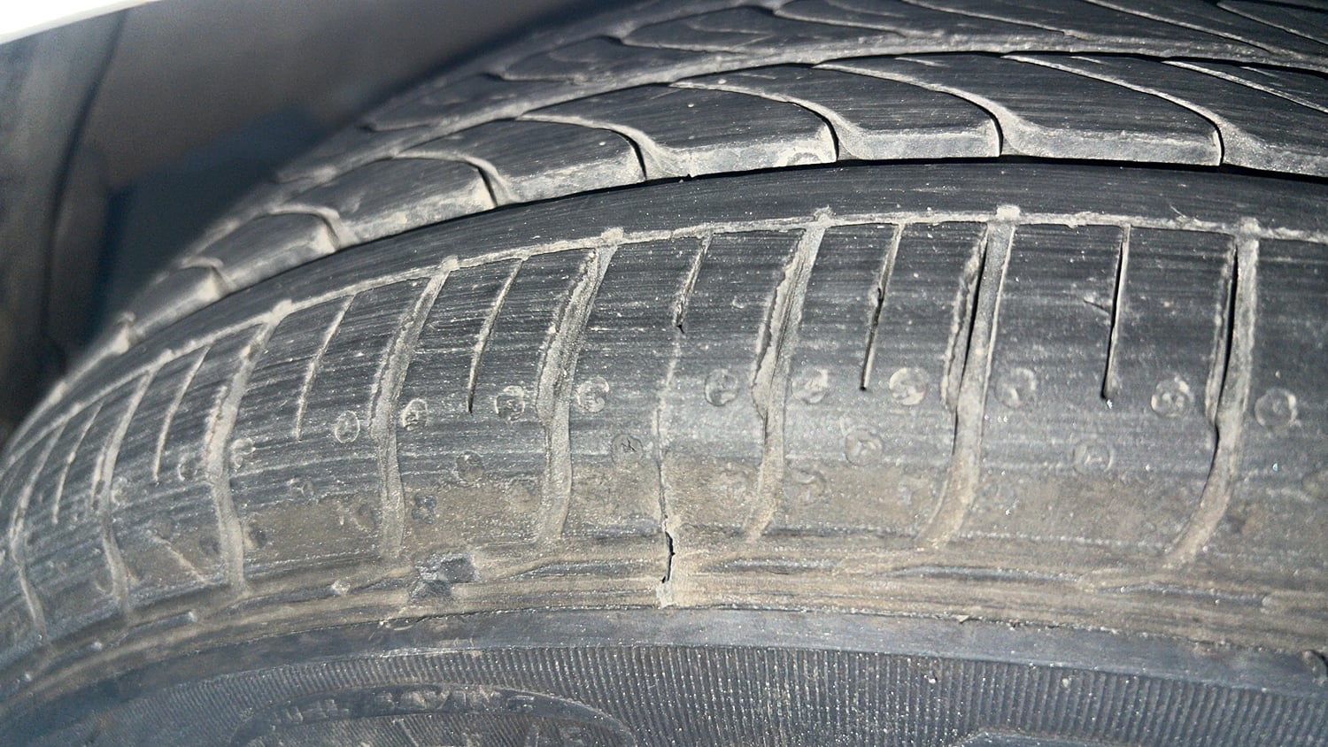 Used 2018 Hyundai Grand i10 Magna 1.2 Kappa VTVT Petrol Manual tyres RIGHT FRONT TYRE TREAD VIEW