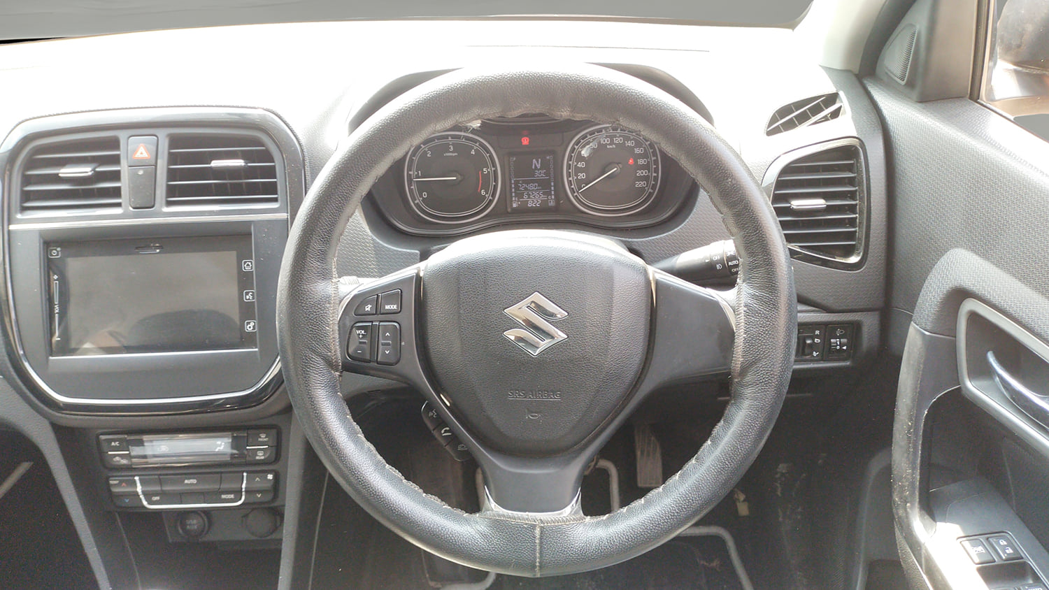 Used 2019 maruti-suzuki Vitara Brezza ZDi Plus Dual Tone AGS Diesel Automatic interior STEERING VIEW