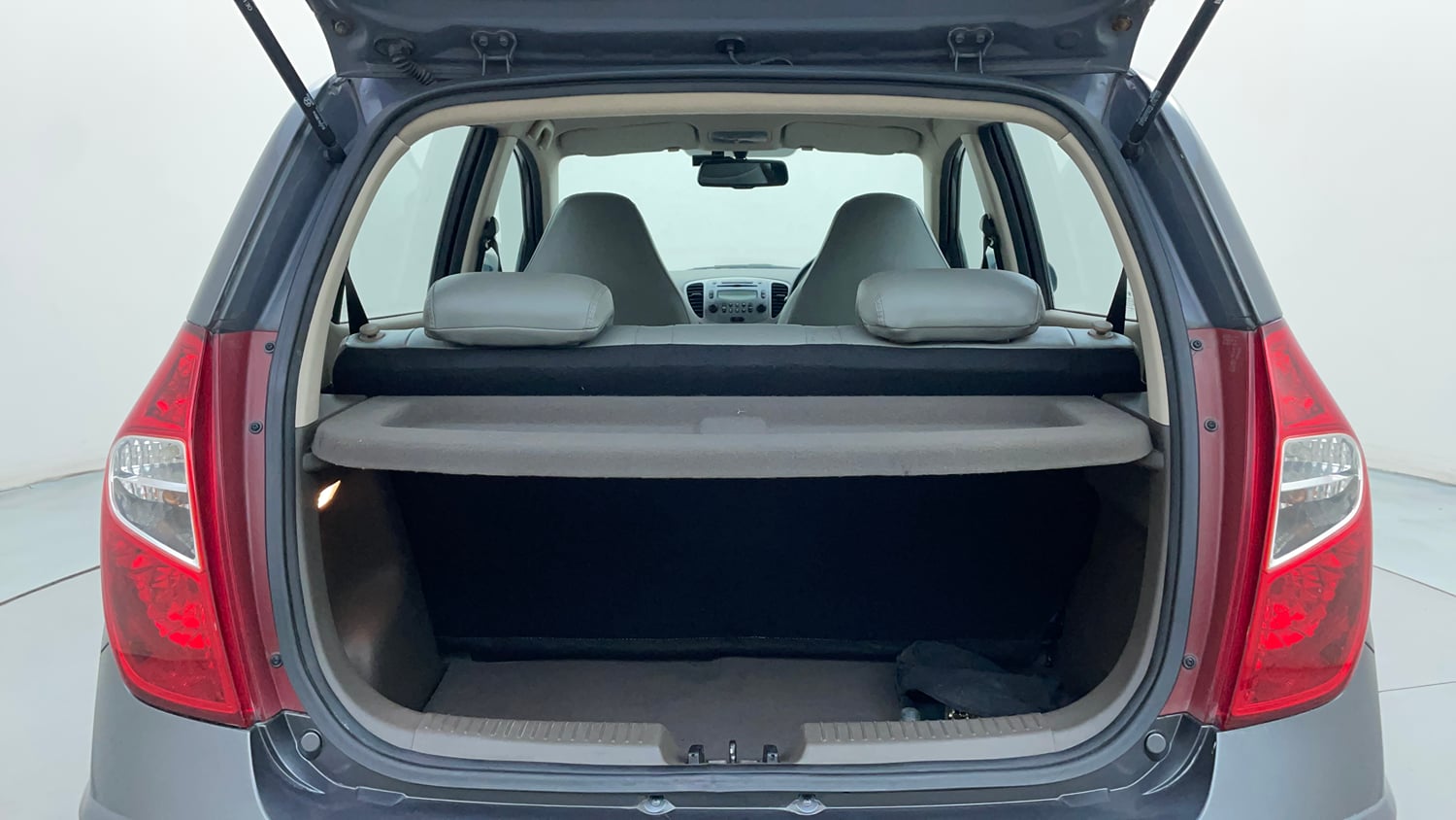 Used 2013 Hyundai i10 Sportz 1.2 AT Kappa2 Petrol Automatic interior DICKY INSIDE VIEW