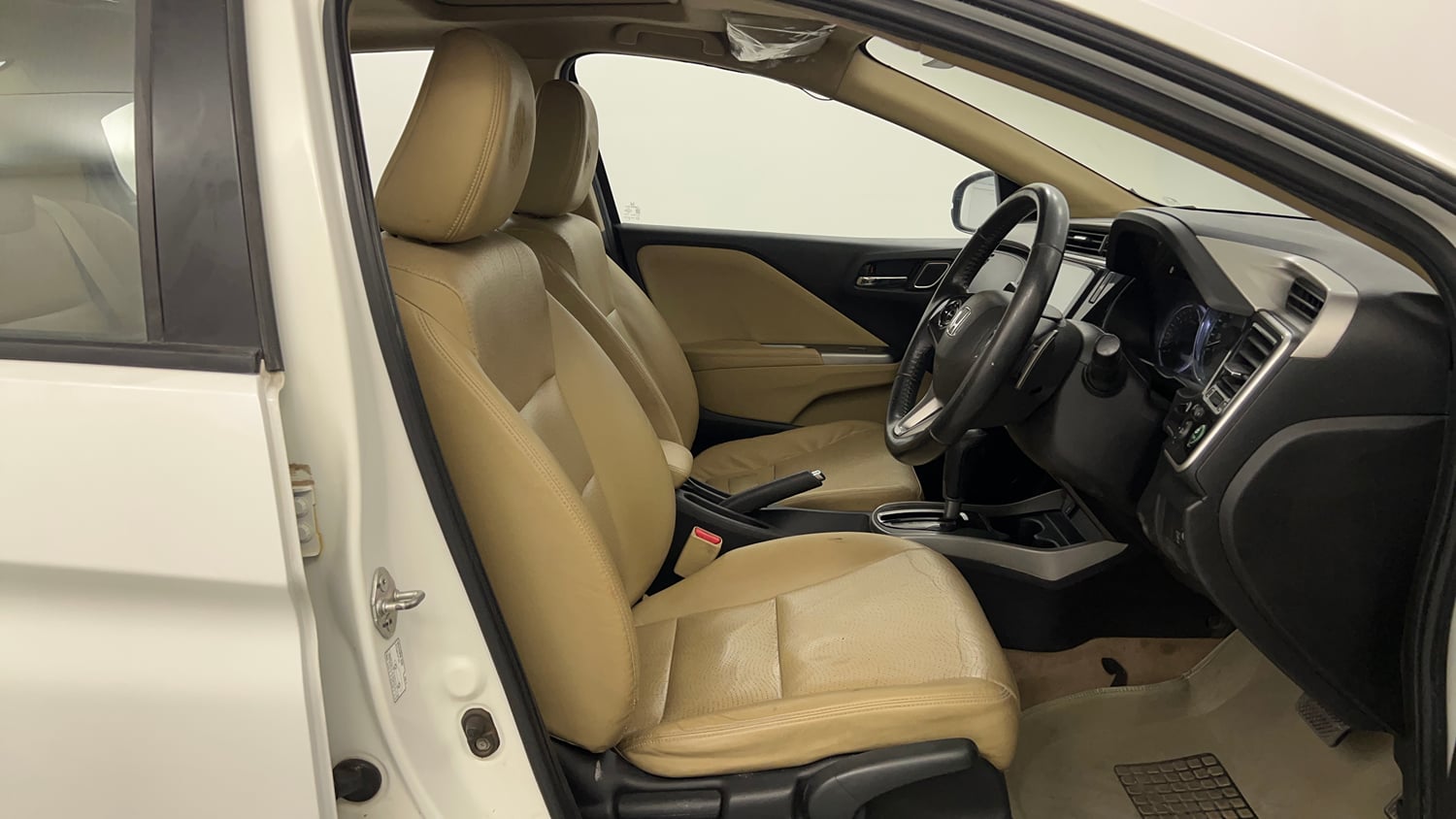 Used 2018 Honda City VX CVT Petrol Petrol Automatic interior RIGHT SIDE FRONT DOOR CABIN VIEW