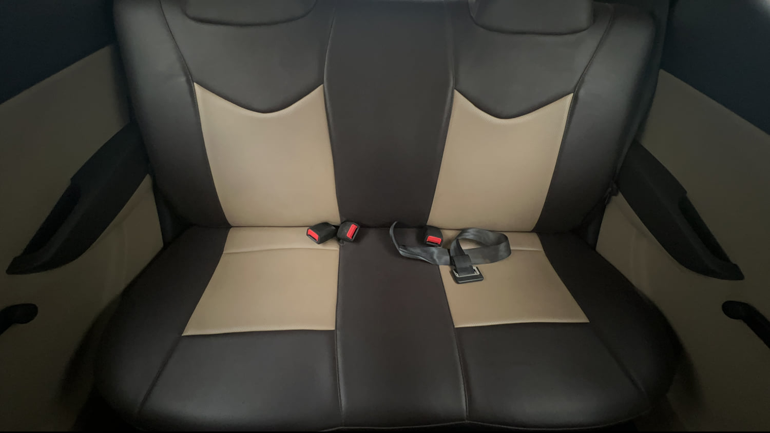 Used 2016 Hyundai Eon Magna + Petrol Manual interior REAR SEAT CONDITION VIEW