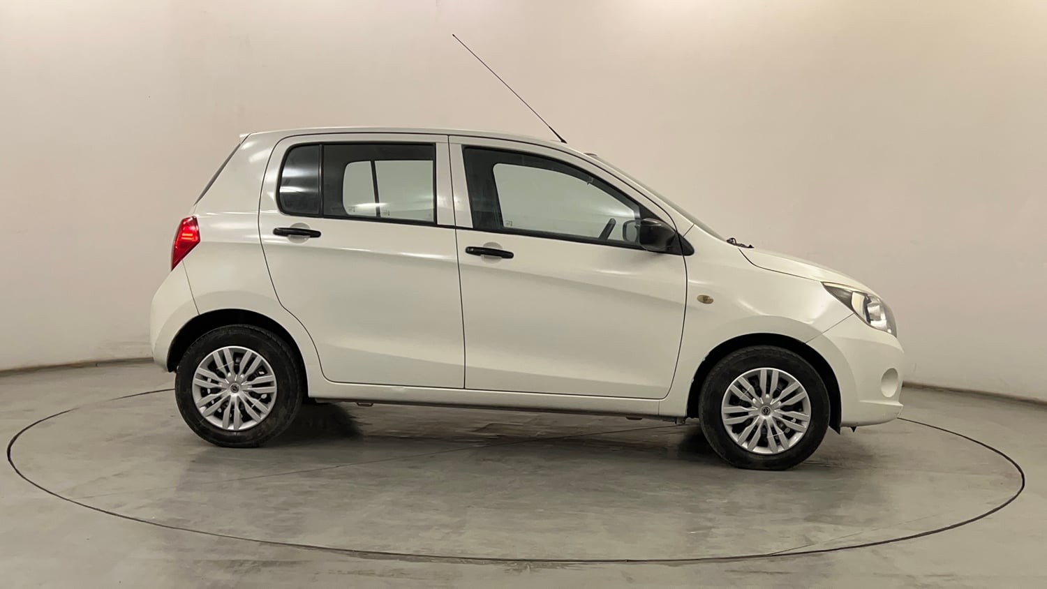 Used 2015 Maruti Suzuki Celerio VXi AMT Petrol Automatic exterior RIGHT SIDE VIEW