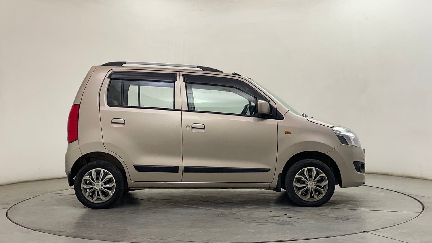Used 2016 Maruti Suzuki Wagon R VXI Petrol Manual exterior RIGHT SIDE VIEW