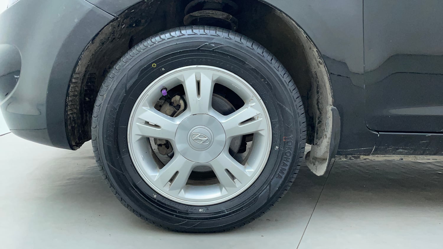 Used 2012 Hyundai i20 Sportz 1.2 BS-IV Petrol Manual tyres LEFT FRONT TYRE RIM VIEW