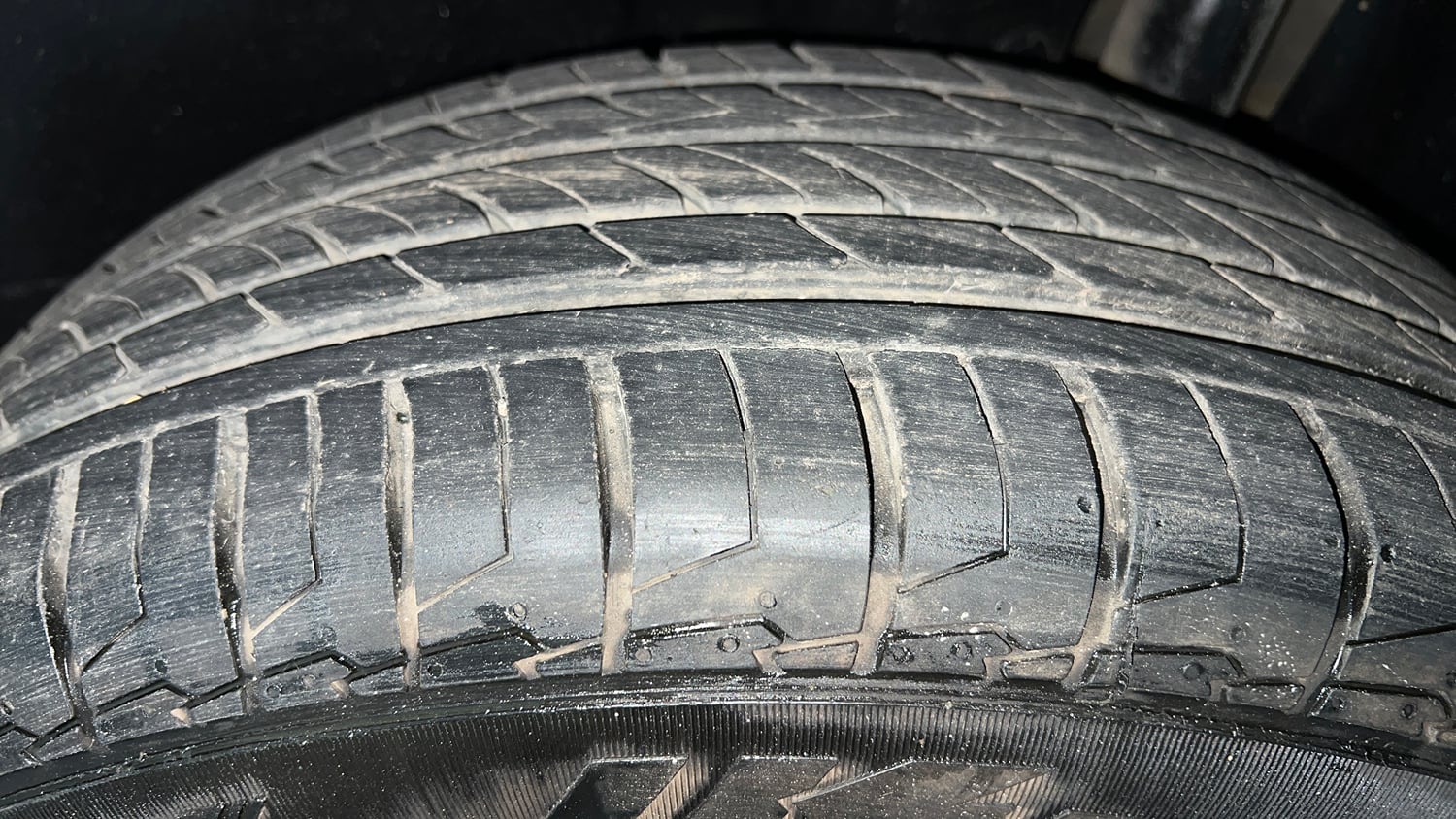 Used 2023 Maruti Suzuki Brezza ZXi AT Petrol Automatic tyres LEFT REAR TYRE TREAD VIEW