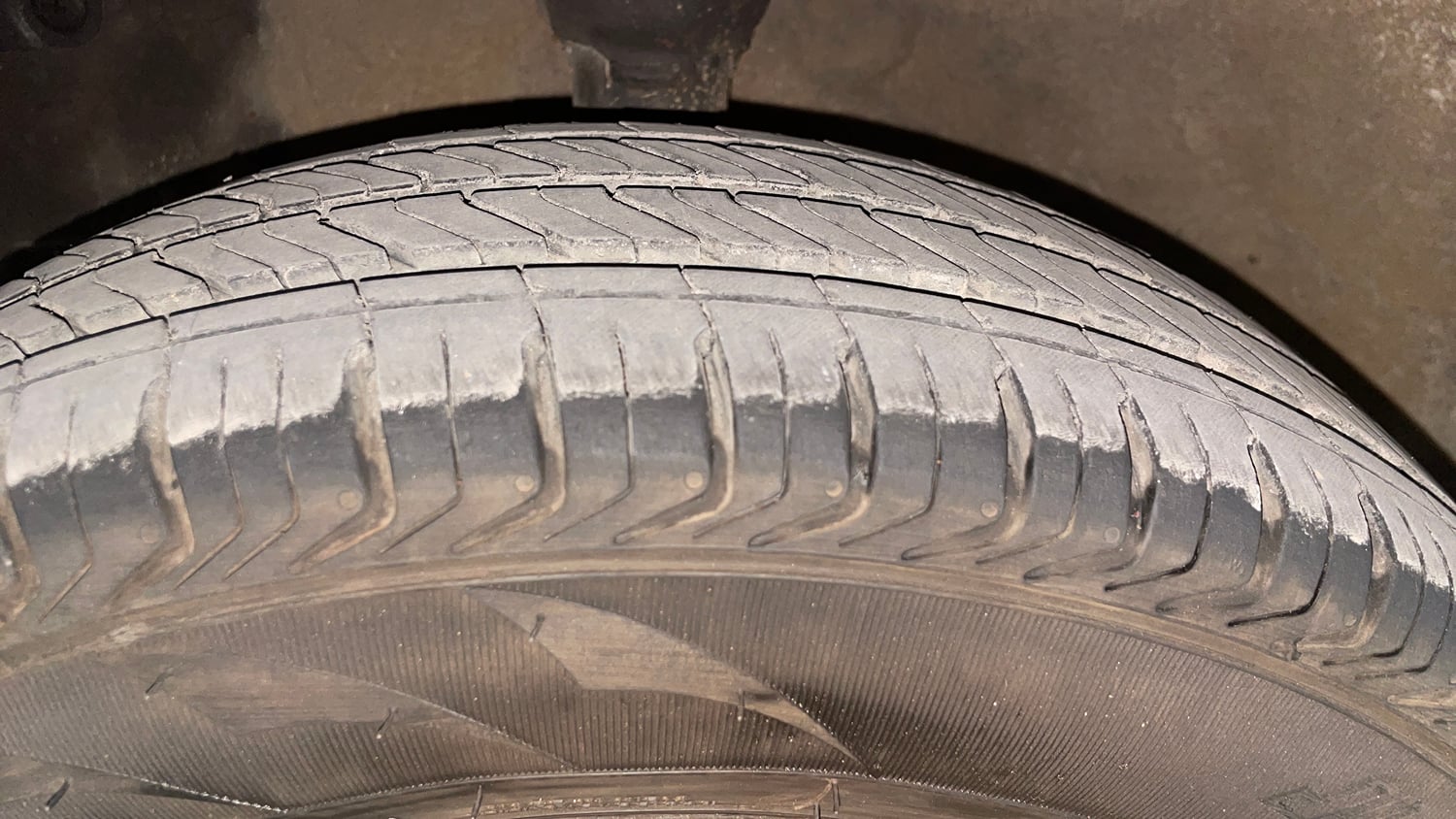 Used 2015 Hyundai Eon D-Lite + Petrol Manual tyres LEFT FRONT TYRE TREAD VIEW