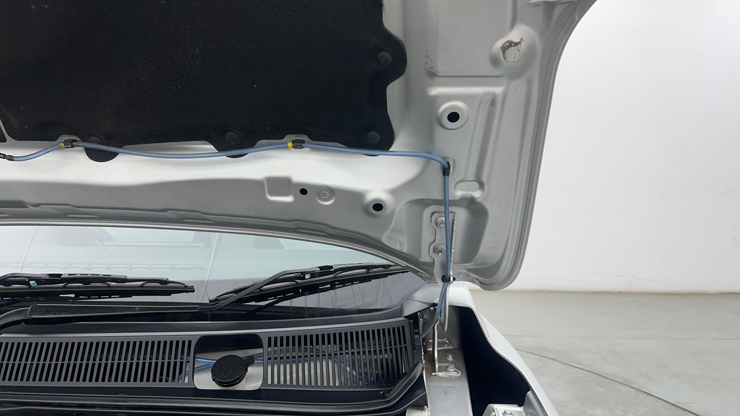 Used 2026 Renault Kiger Emotion MT Petrol Manual engine ENGINE LEFT SIDE HINGE & APRON VIEW