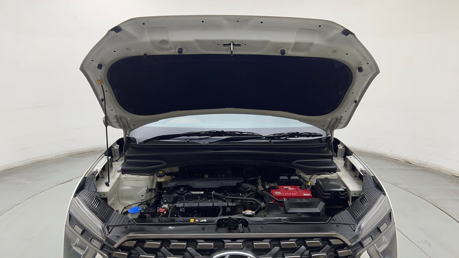 Used 2022 Hyundai Alcazar Signature (O) 6 STR 2.0 Petrol AT Petrol Automatic engine ENGINE & BONNET OPEN FRONT VIEW