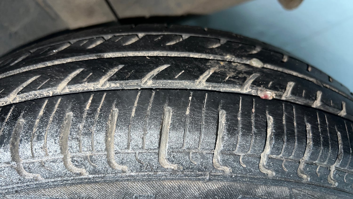 Used 2020 Renault Kwid RXT Opt Petrol Manual tyres LEFT REAR TYRE TREAD VIEW