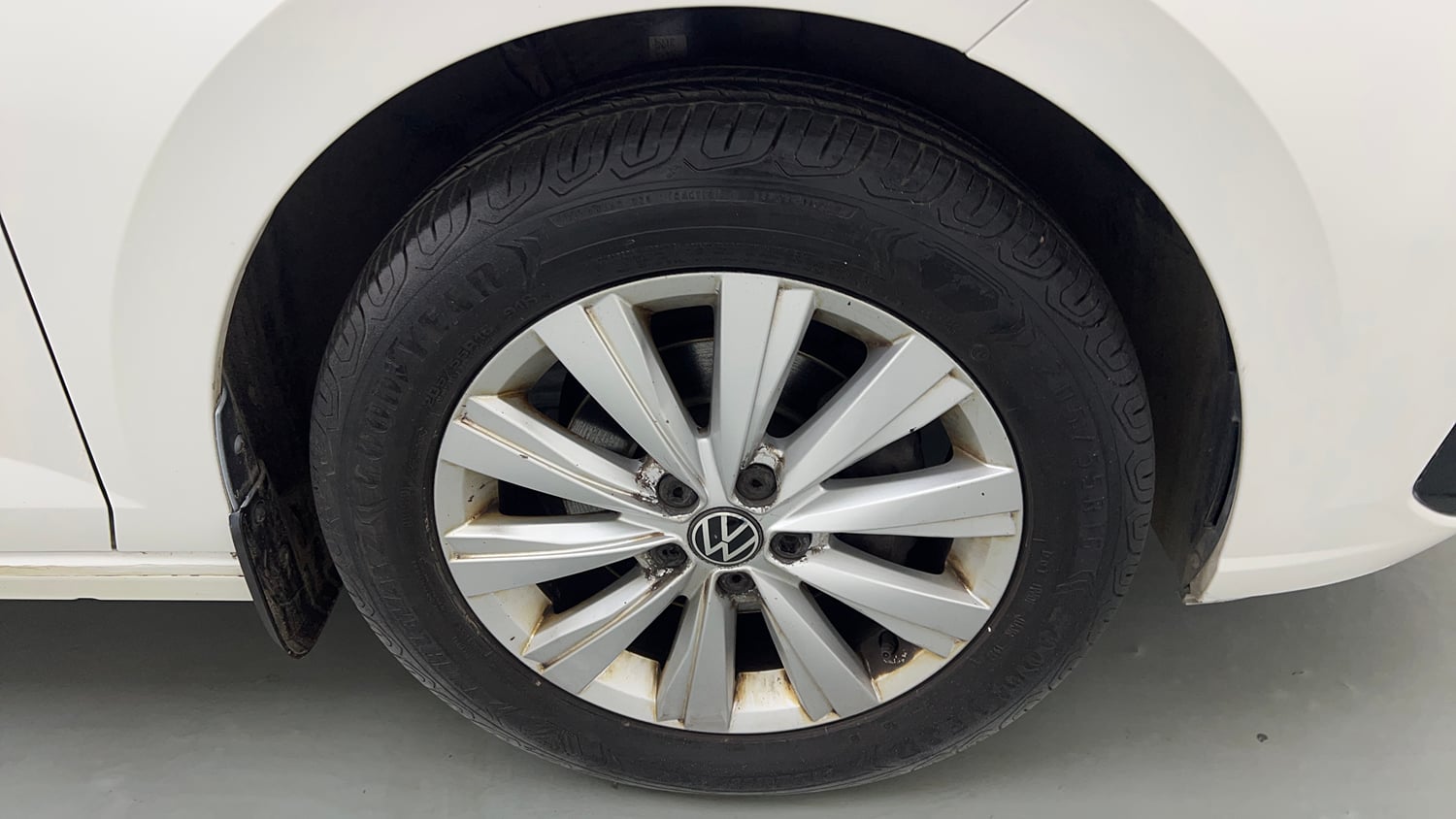 Used 2022 Volkswagen Virtus Highline 1.0 TSI AT Petrol Automatic tyres RIGHT FRONT TYRE RIM VIEW