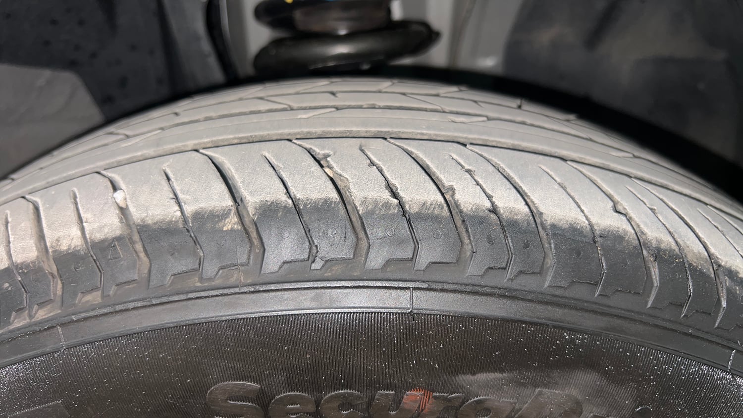 Used 2026 Renault Kiger Emotion MT Petrol Manual tyres RIGHT FRONT TYRE TREAD VIEW