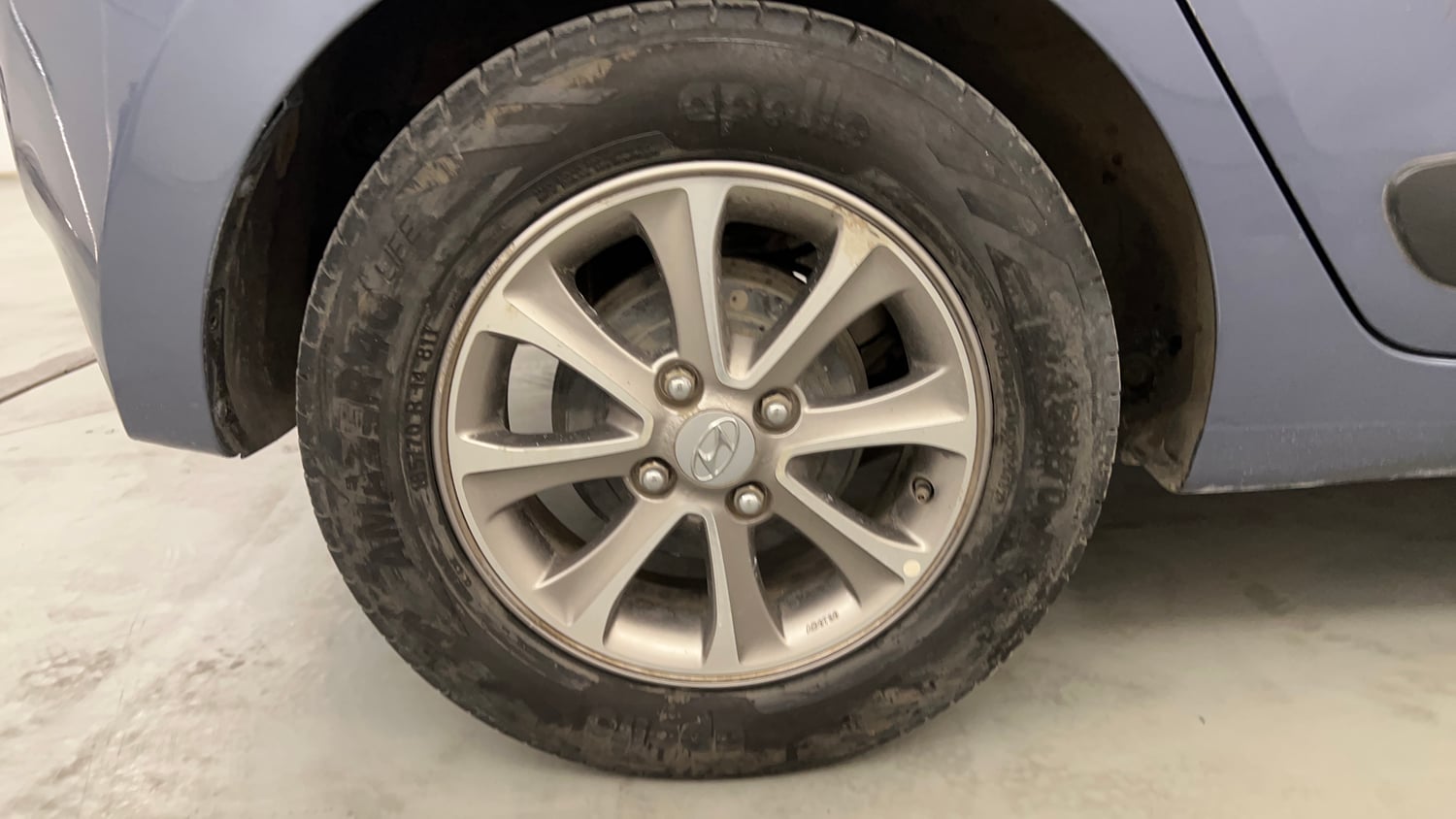 Used 2016 Hyundai Grand i10 Asta 1.2 Kappa VTVT (O) Petrol Manual tyres RIGHT REAR TYRE RIM VIEW