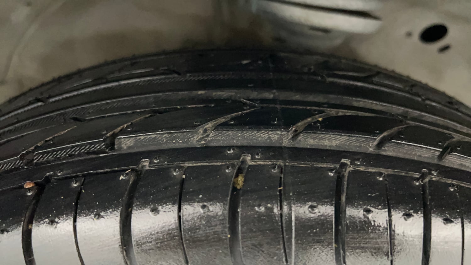 Used 2013 Maruti Suzuki Wagon R VXI Petrol Manual tyres RIGHT FRONT TYRE TREAD VIEW