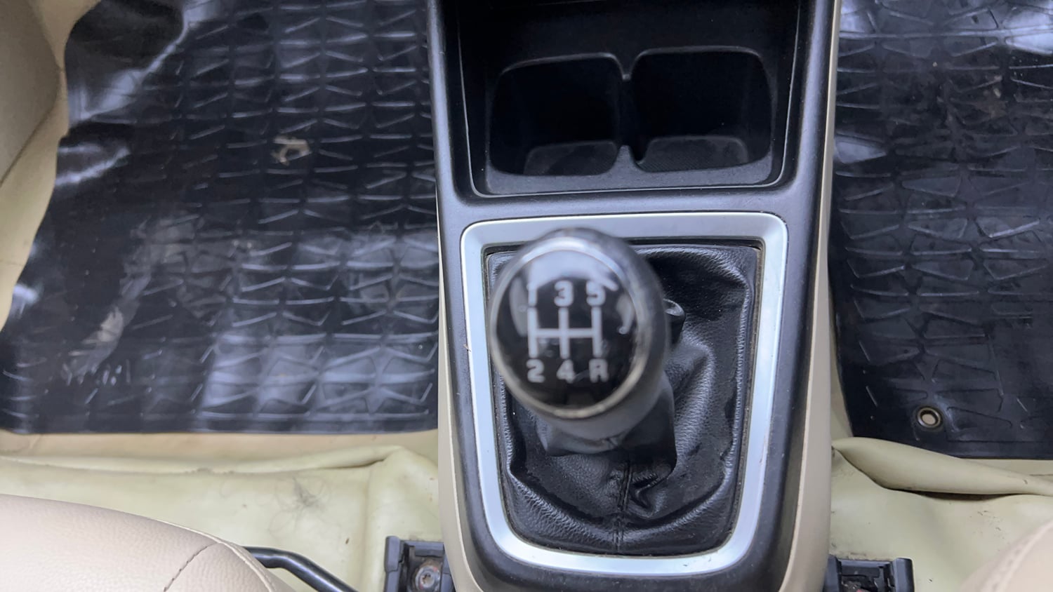 Used 2018 Maruti Suzuki Dzire VXi Petrol Manual interior GEAR  KNOB VIEW