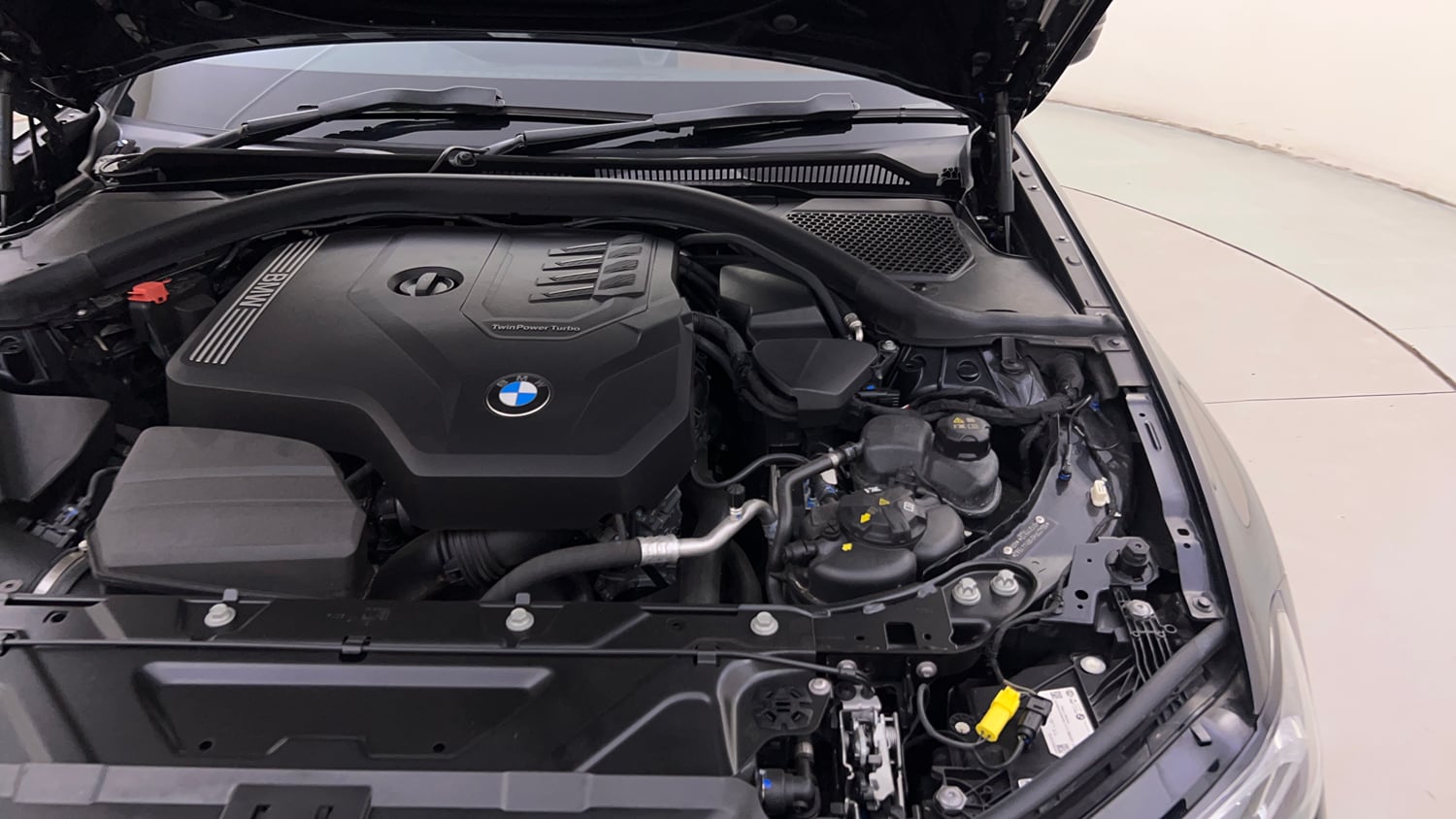 Used 2025 BMW 3 Series Gran Limousine 330Li M Sport Petrol Automatic engine ENGINE LEFT SIDE HINGE & APRON VIEW