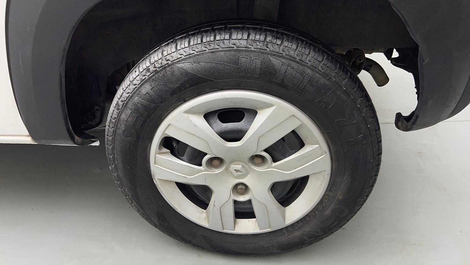 Used 2020 Renault Kwid RXT Opt Petrol Manual tyres LEFT REAR TYRE RIM VIEW