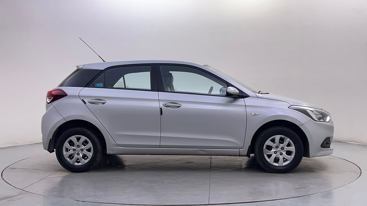 Used 2016 Hyundai Elite i20 Magna 1.2 Petrol Manual exterior RIGHT SIDE VIEW