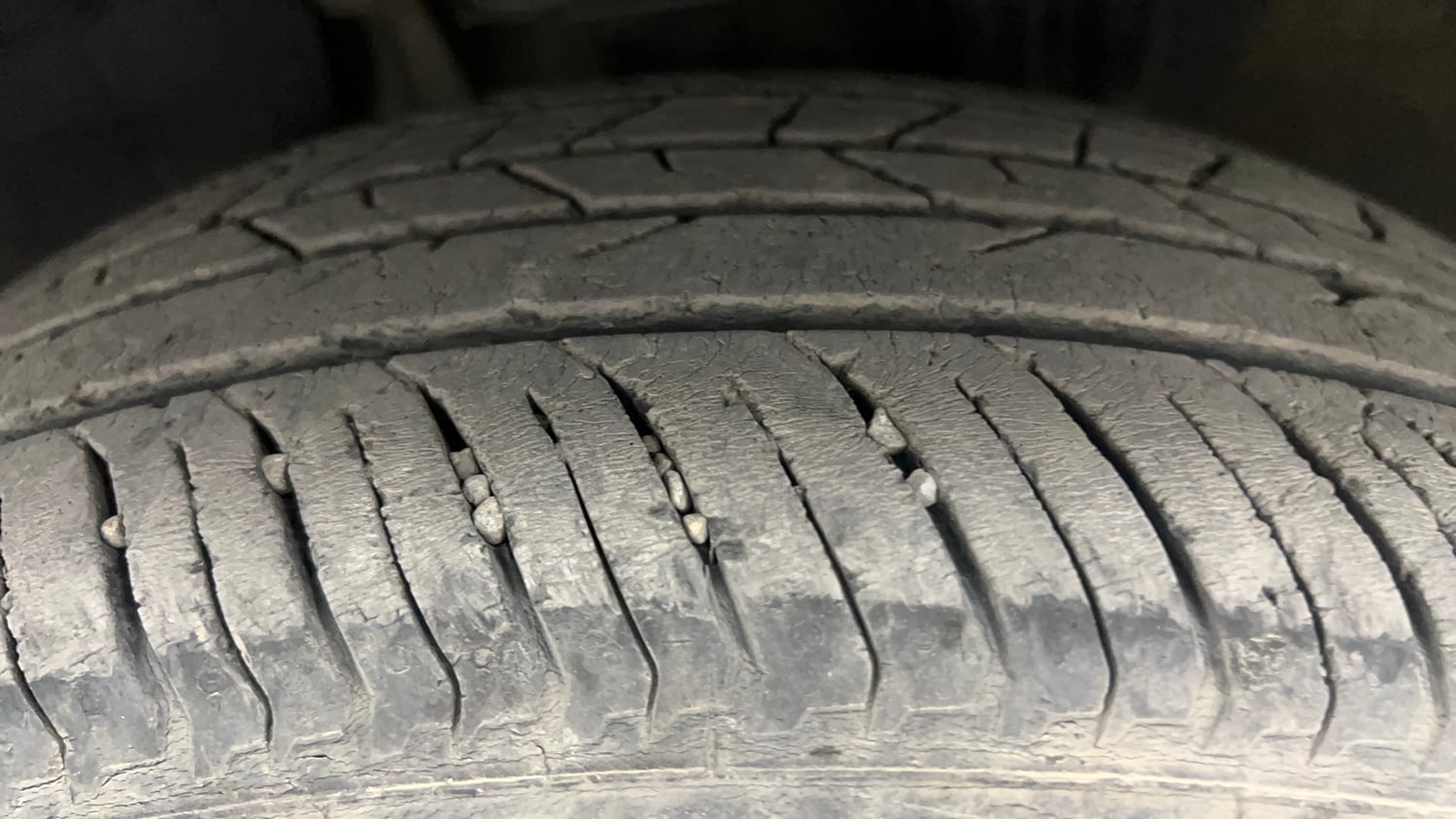 Used 2023 Nissan Magnite XE Petrol Manual tyres LEFT FRONT TYRE TREAD VIEW