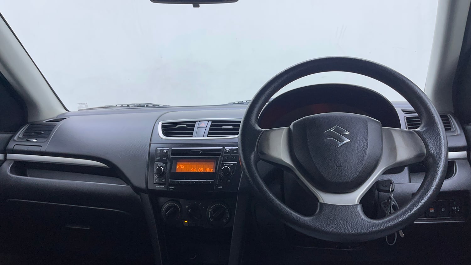 Used 2015 Maruti Suzuki Swift VDi Diesel Manual interior DASHBOARD VIEW