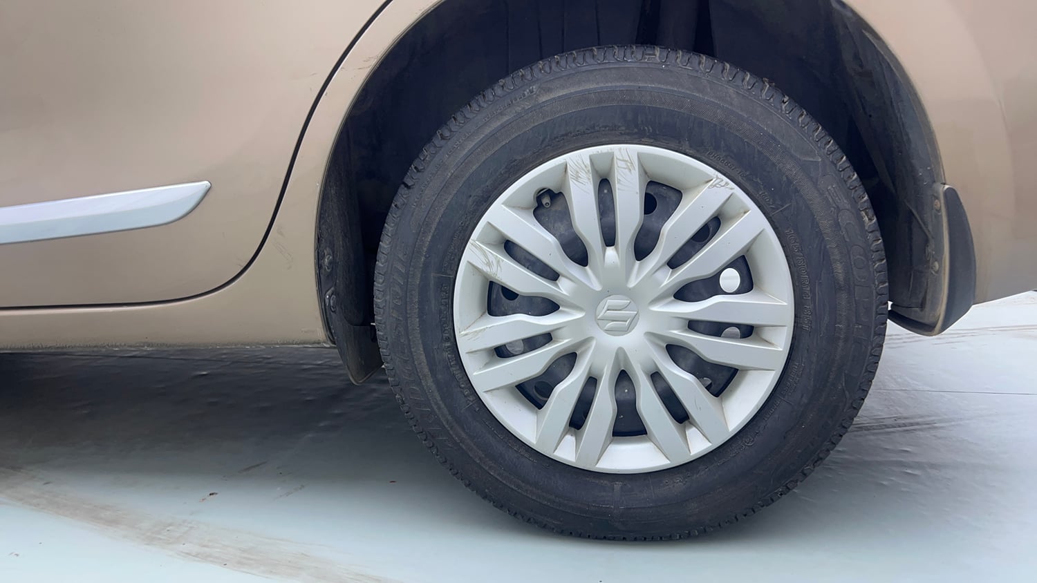 Used 2018 Maruti Suzuki Dzire VXi Petrol Manual tyres LEFT REAR TYRE RIM VIEW