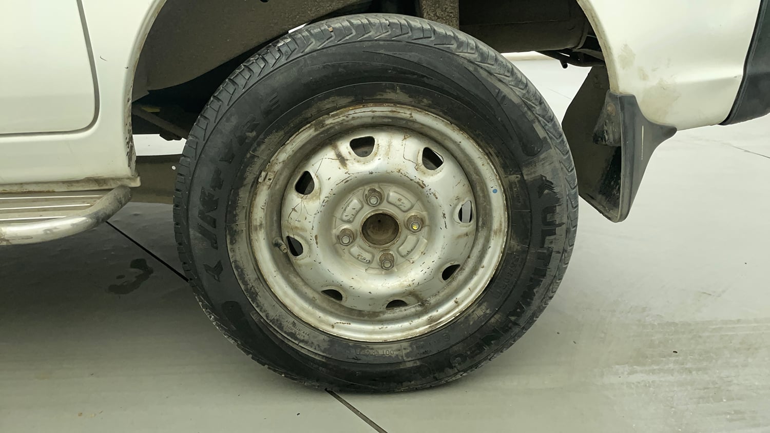 Used 2013 Maruti Suzuki Eeco 5 STR WITH A/C+HTR Petrol Manual tyres LEFT REAR TYRE RIM VIEW