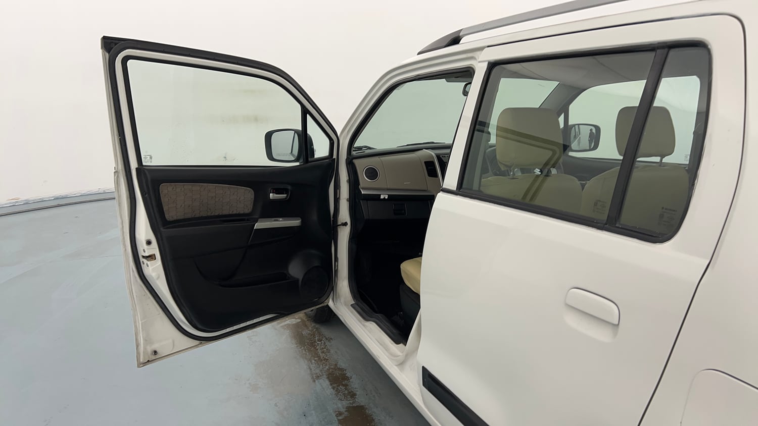 Used 2013 Maruti Suzuki Wagon R VXI Petrol Manual interior LEFT FRONT DOOR OPEN VIEW