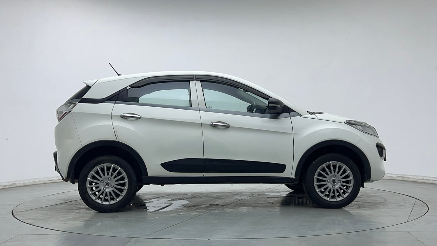 Used 2018 Tata Nexon XM Diesel Diesel Manual exterior RIGHT SIDE VIEW