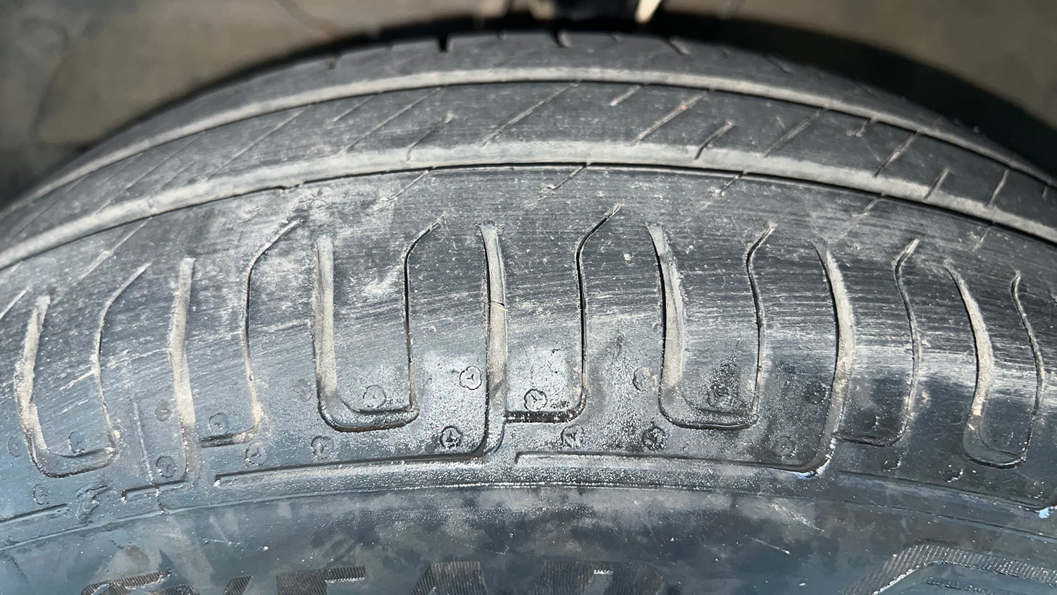 Used 2018 Maruti Suzuki Dzire VXi AMT Petrol Automatic tyres LEFT FRONT TYRE TREAD VIEW