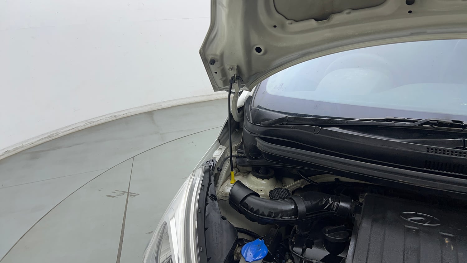 Used 2018 Hyundai Grand i10 Magna 1.2 Kappa VTVT Petrol Manual engine ENGINE RIGHT SIDE HINGE & APRON VIEW