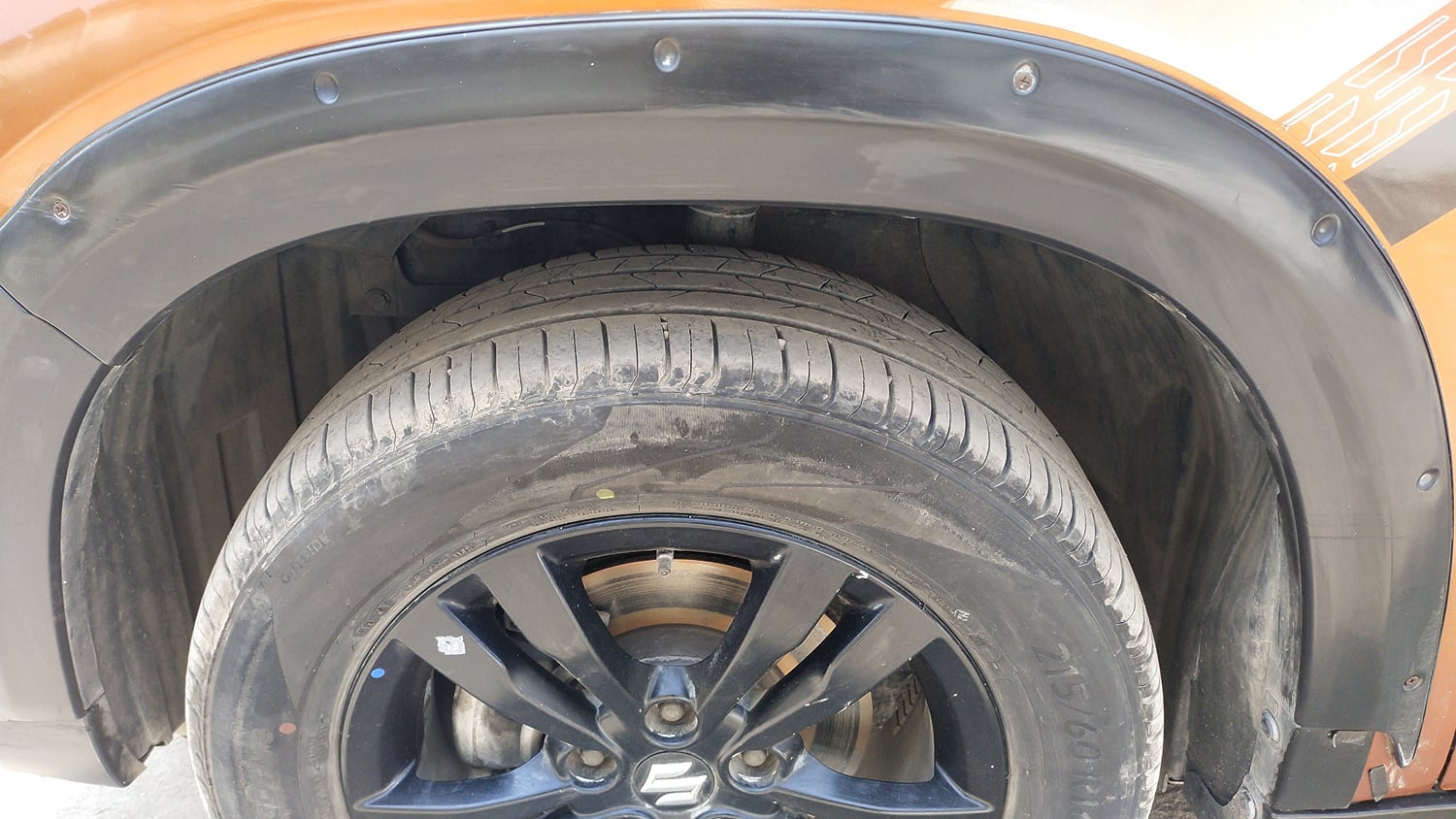 Used 2019 maruti-suzuki Vitara Brezza ZDi Plus Dual Tone AGS Diesel Automatic tyres LEFT FRONT TYRE TREAD VIEW