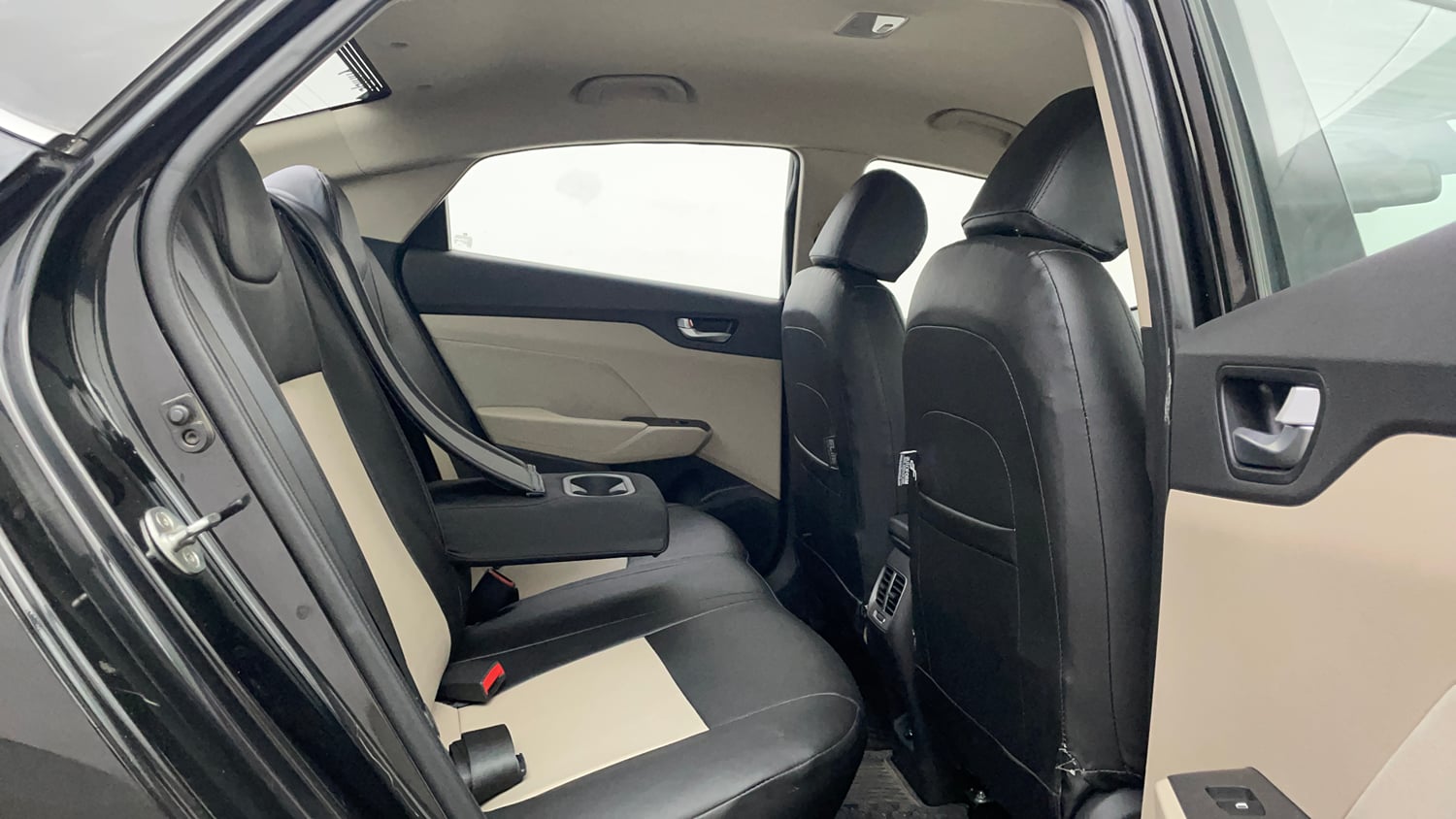 Used 2019 Hyundai Verna SX 1.6 VTVT Petrol Manual interior RIGHT SIDE REAR DOOR CABIN VIEW