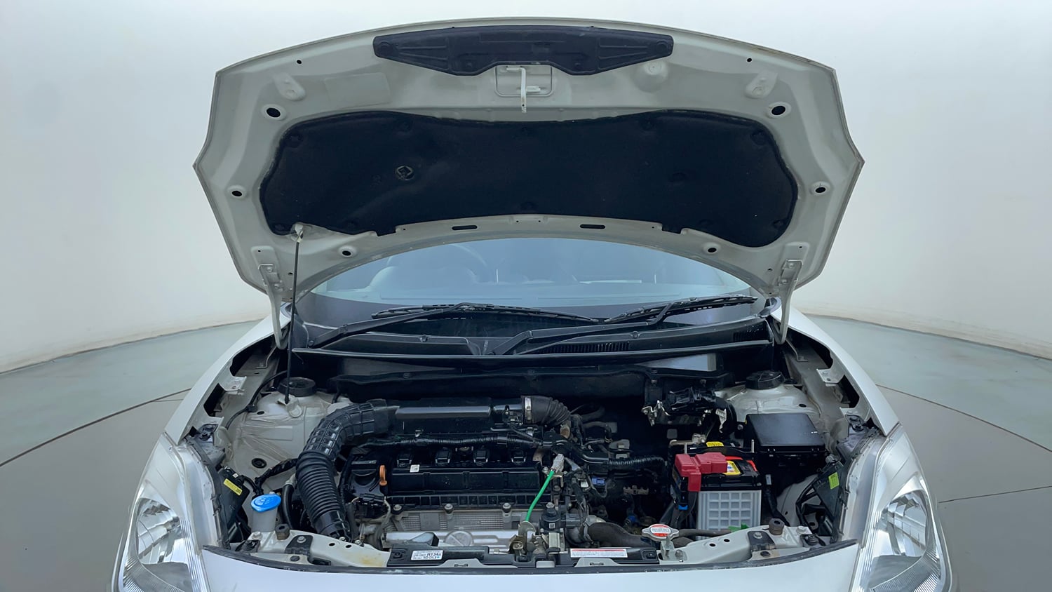 Used 2023 Maruti Suzuki Swift ZXi Petrol Manual engine ENGINE & BONNET OPEN FRONT VIEW