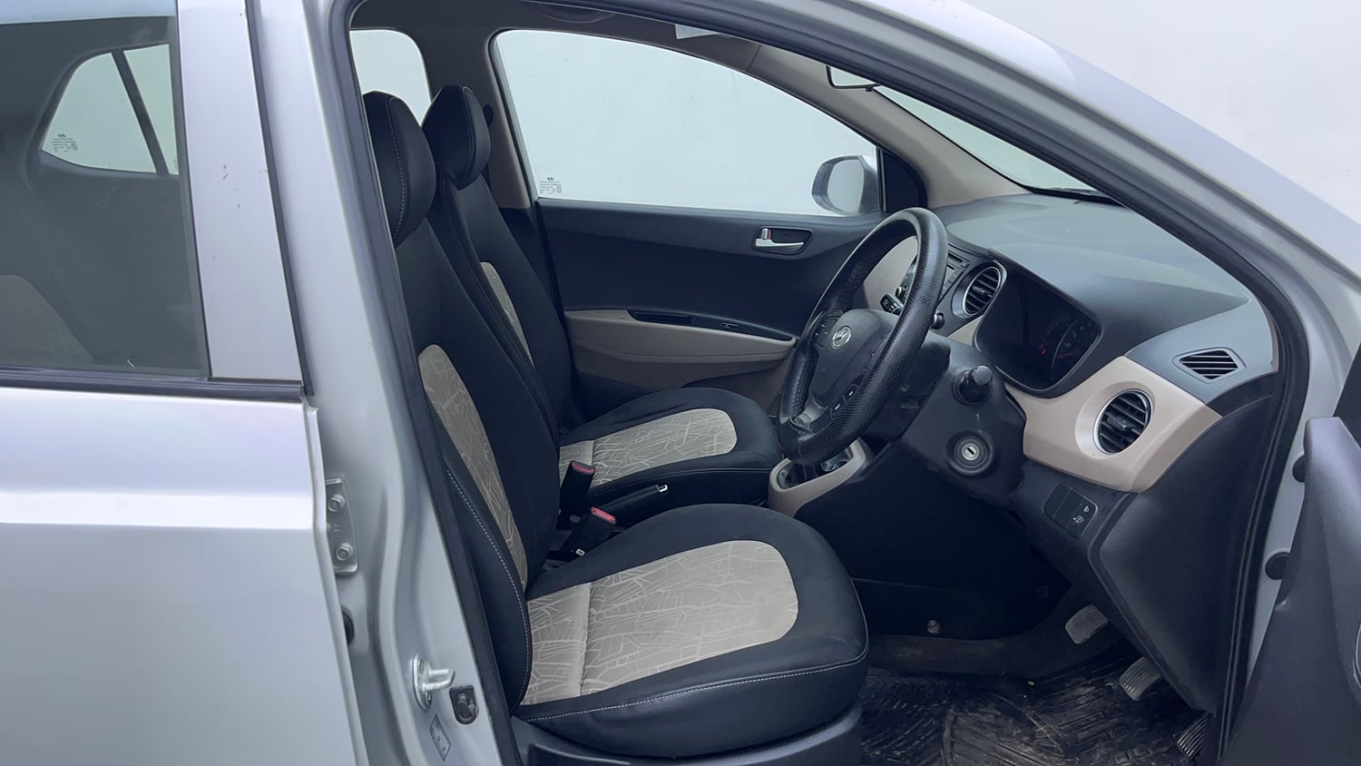 Used 2016 Hyundai Grand i10 Sportz 1.2 Kappa VTVT Petrol Manual interior RIGHT SIDE FRONT DOOR CABIN VIEW