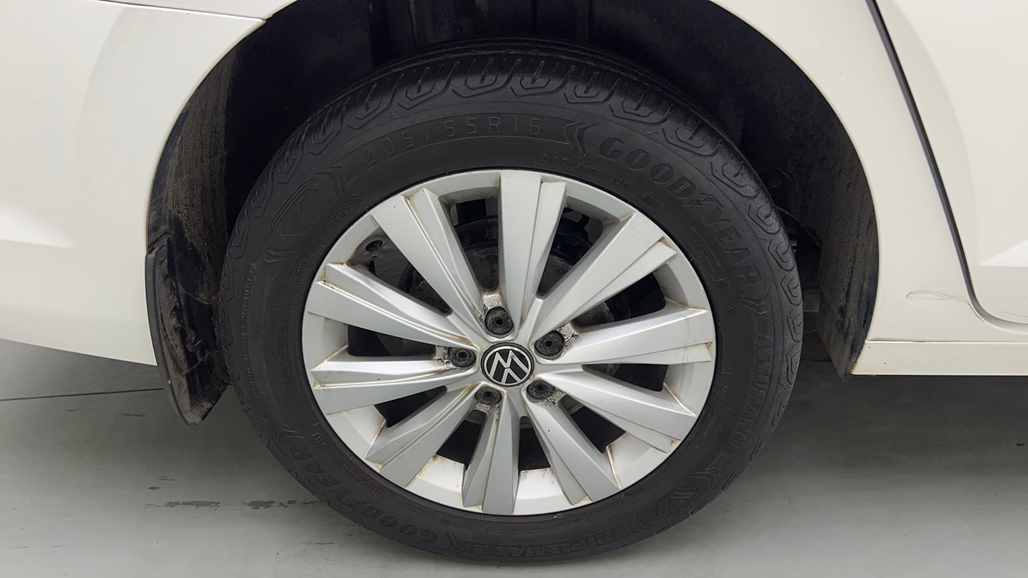Used 2022 Volkswagen Virtus Highline 1.0 TSI AT Petrol Automatic tyres RIGHT REAR TYRE RIM VIEW