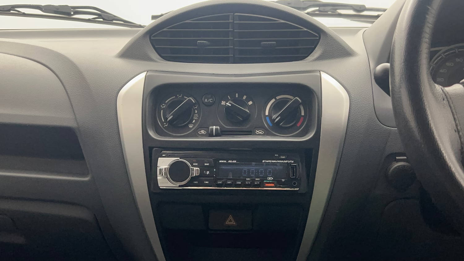 Used 2014 Maruti Suzuki Alto 800 Vxi Petrol Manual top_features Integrated (in-dash) music system