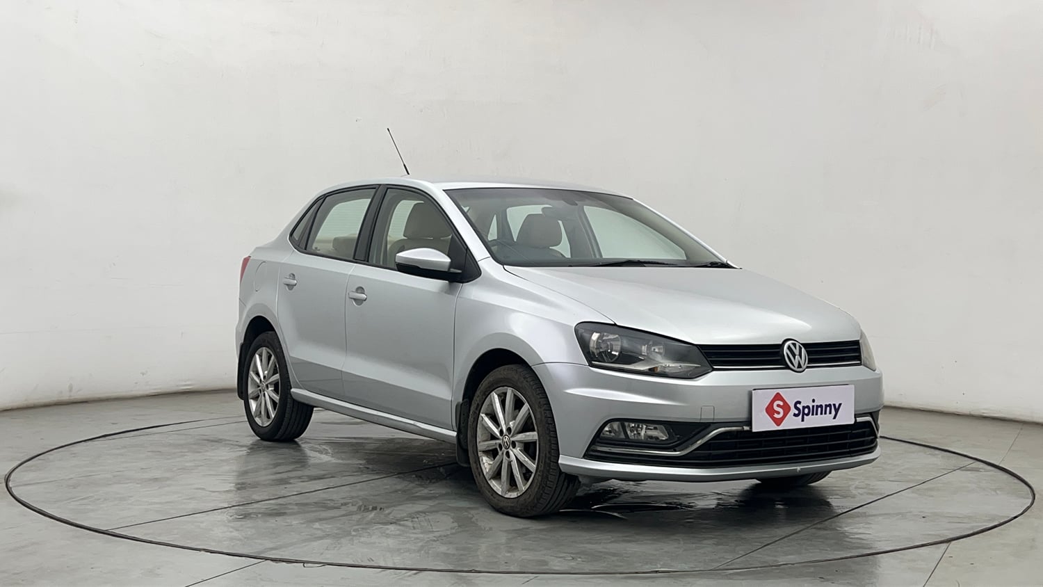Used 2017 Volkswagen Ameo Highline Plus 1.5L AT (D)16 Alloy Diesel Automatic exterior RIGHT FRONT CORNER VIEW