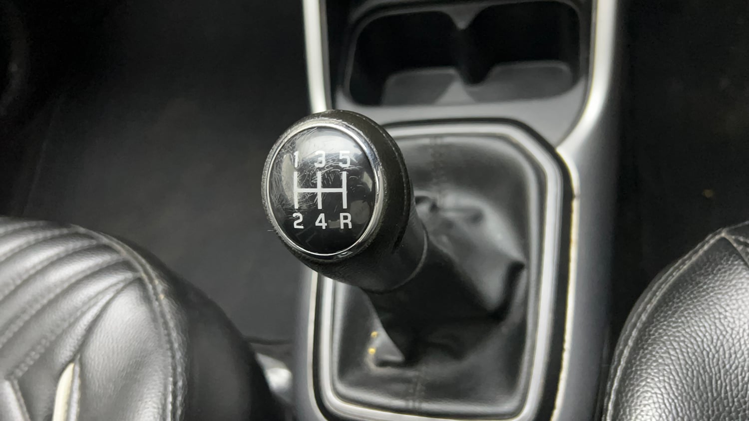 Used 2022 Maruti Suzuki Ignis Delta 1.2 MT Petrol Manual interior GEAR  KNOB VIEW