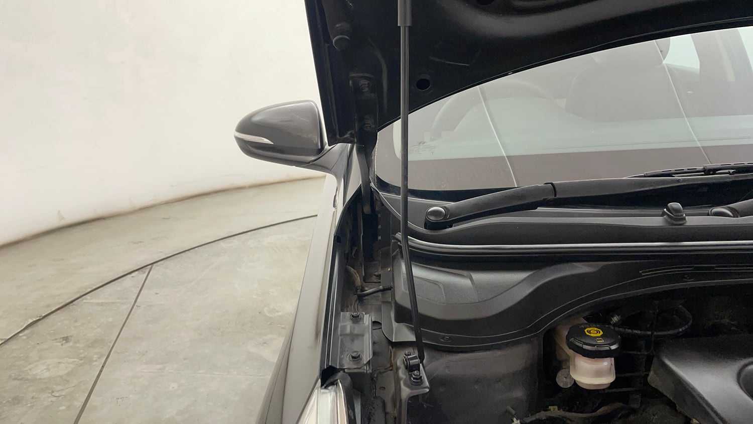 Used 2019 Hyundai Verna SX 1.6 VTVT Petrol Manual engine ENGINE RIGHT SIDE HINGE & APRON VIEW