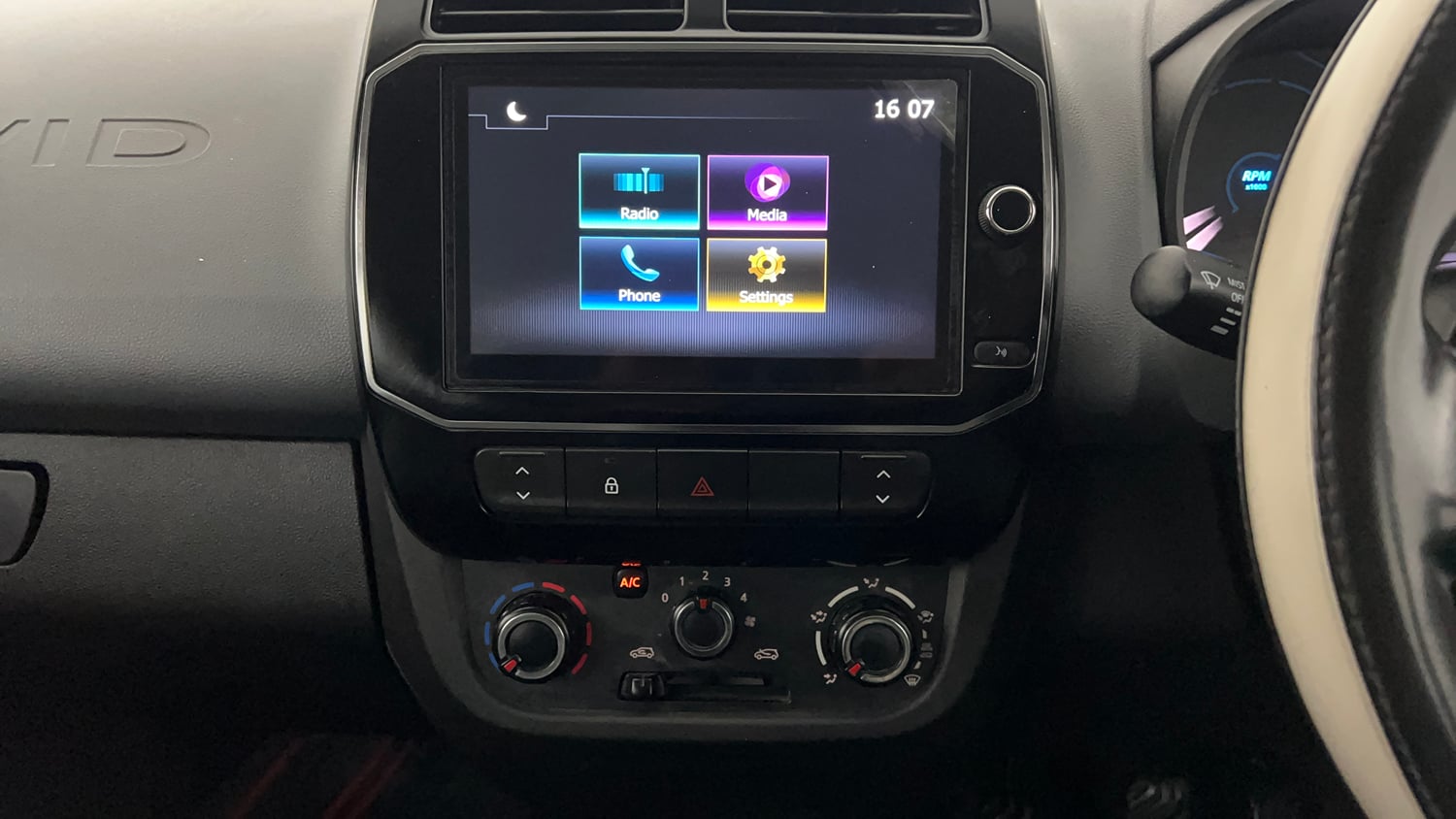 Used 2021 Renault Kwid RXT Petrol Manual interior MUSIC SYSTEM & AC CONTROL VIEW