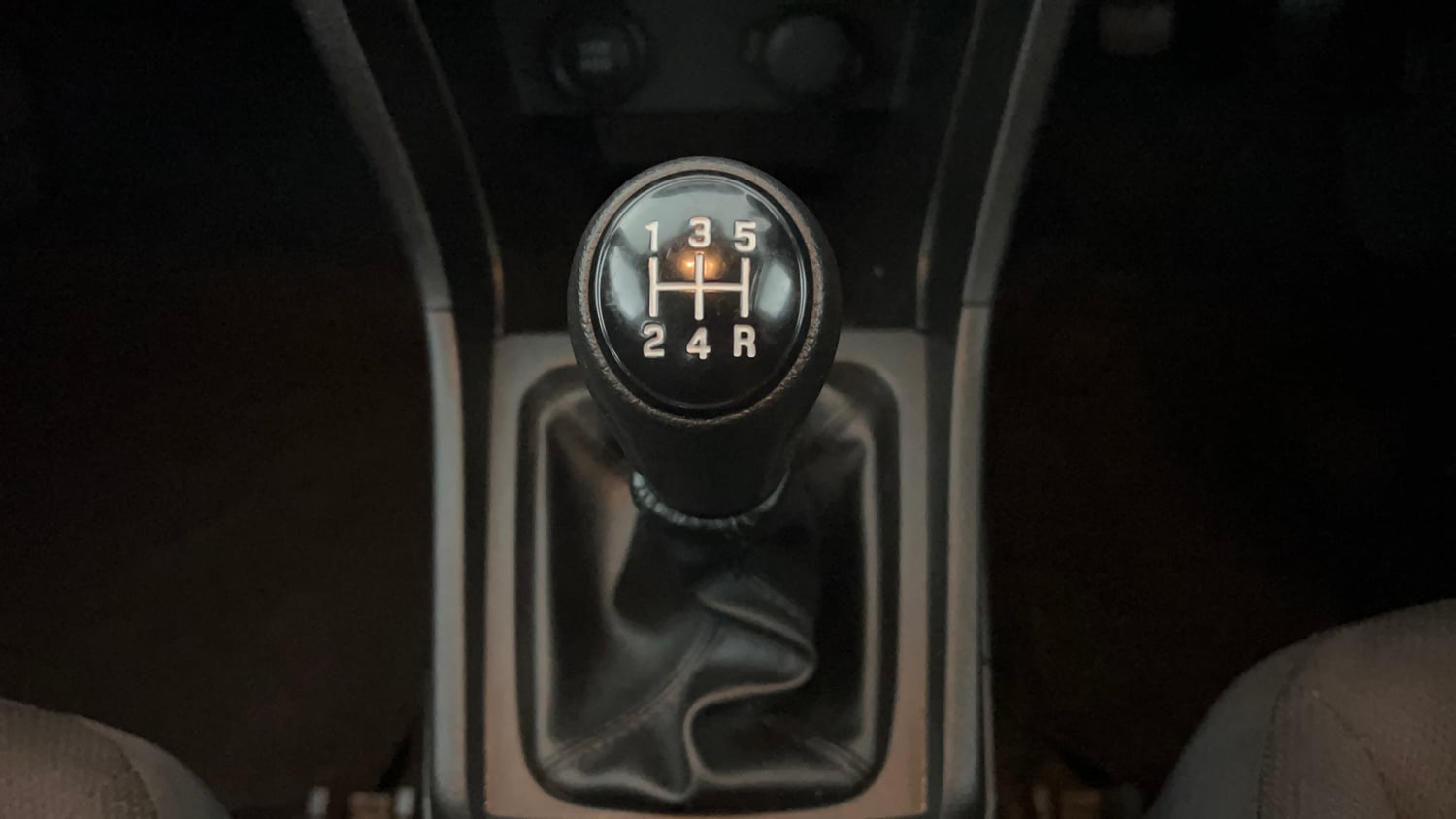Used 2022 Toyota Urban Cruiser Premium Grade MT Petrol Manual interior GEAR  KNOB VIEW