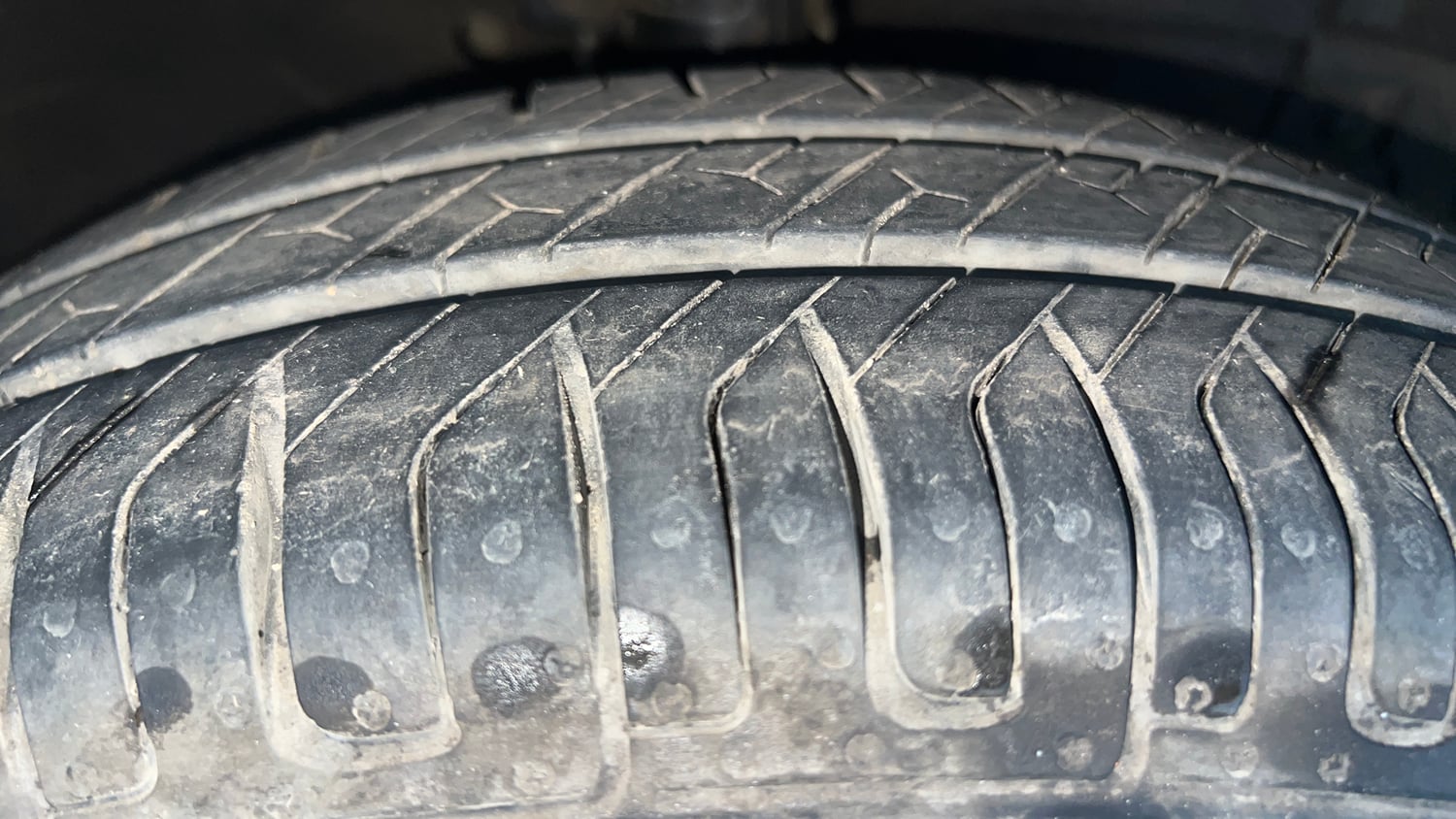 Used 2015 Maruti Suzuki Swift Dzire VXI Petrol Manual tyres RIGHT FRONT TYRE TREAD VIEW