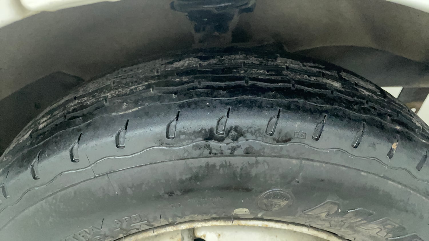 Used 2013 Maruti Suzuki Eeco 5 STR WITH A/C+HTR Petrol Manual tyres RIGHT FRONT TYRE TREAD VIEW