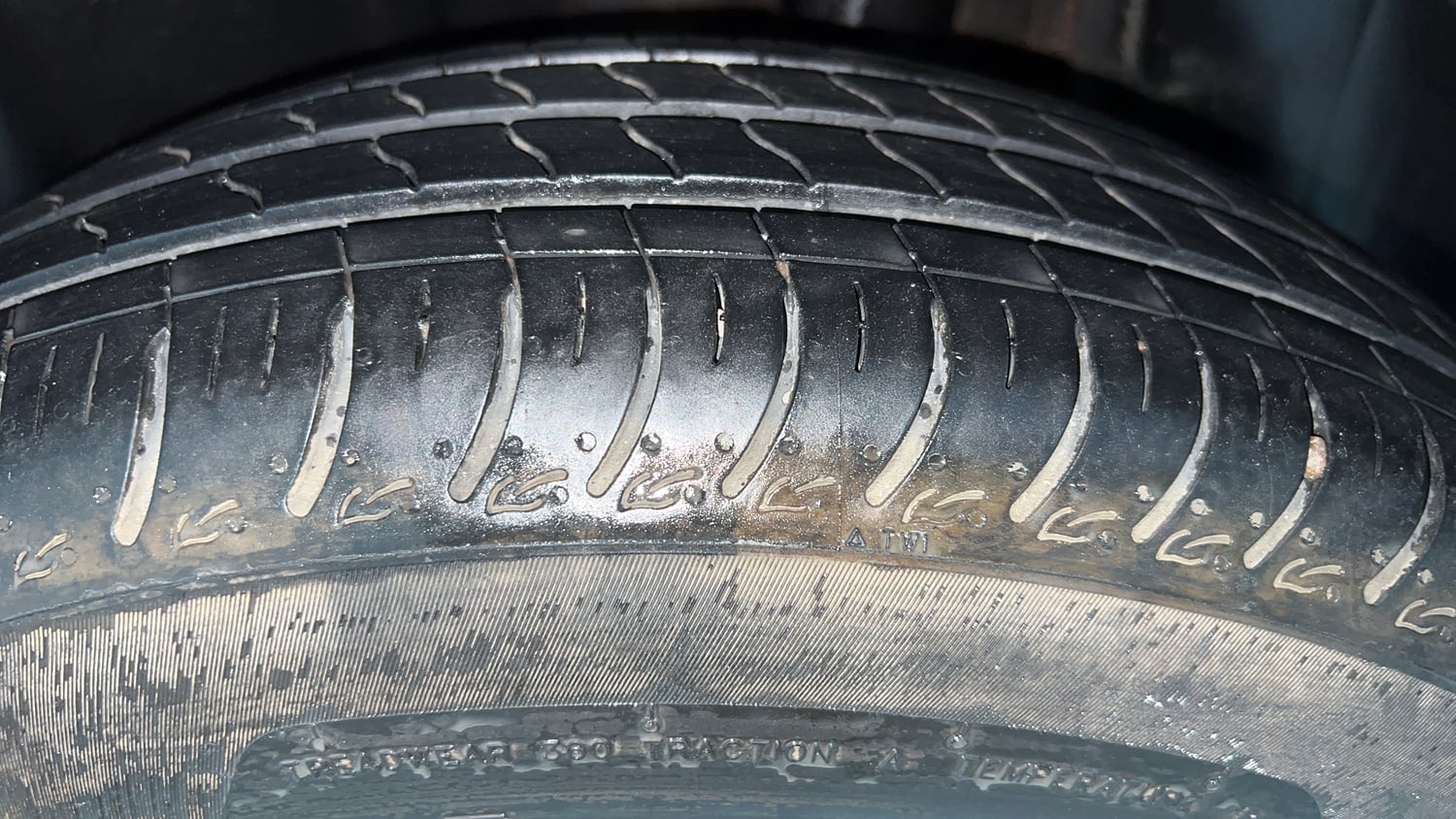 Used 2024 Maruti Suzuki Swift VXi (O) AMT Petrol Automatic tyres LEFT REAR TYRE TREAD VIEW