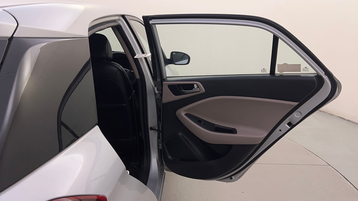 Used 2016 Hyundai Elite i20 Magna 1.2 Petrol Manual interior RIGHT REAR DOOR OPEN VIEW