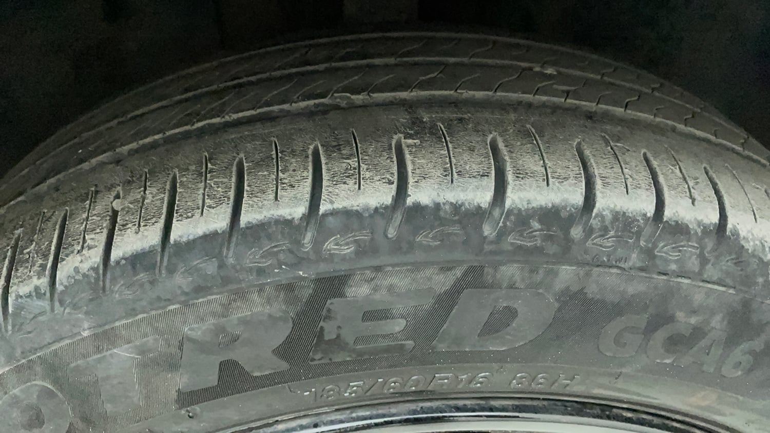 Used 2024 Tata Altroz XZA Plus (S) Dark Edition Petrol Automatic tyres RIGHT FRONT TYRE TREAD VIEW