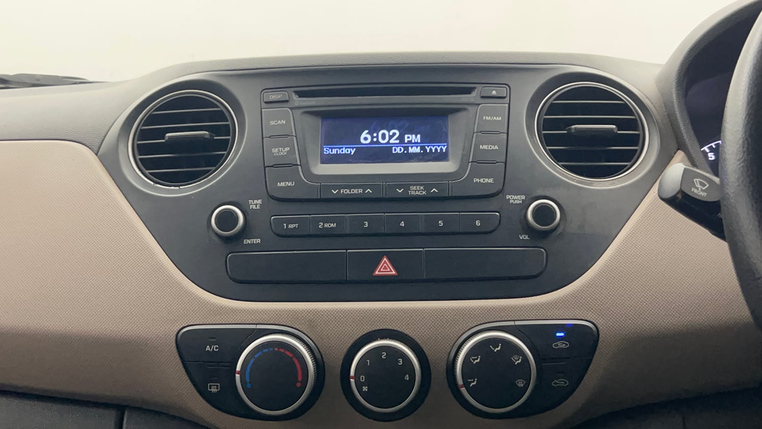 Used 2014 Hyundai Xcent S 1.2 Petrol Manual top_features Integrated (in-dash) music system