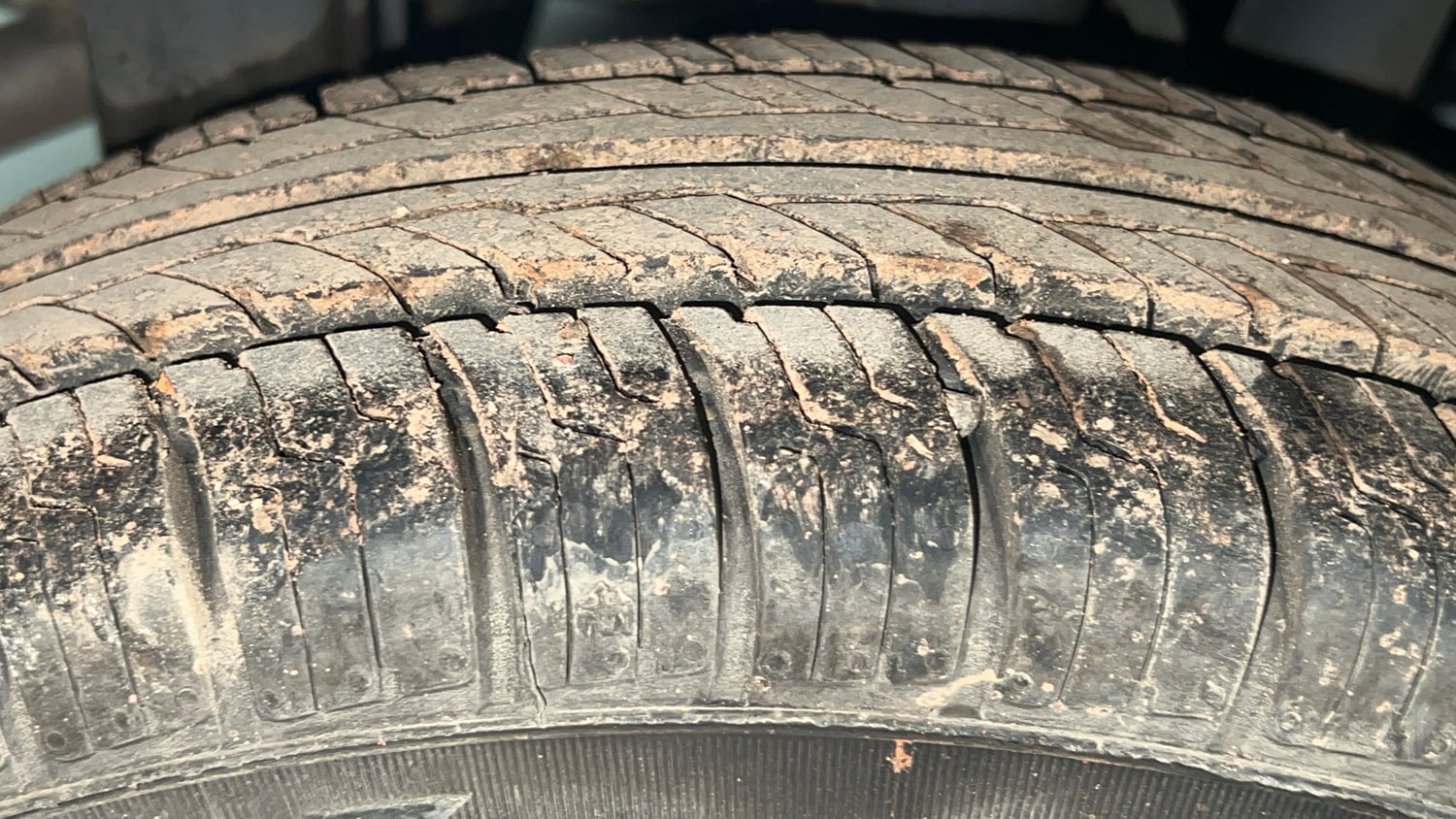 Used 2014 Maruti Suzuki Alto 800 Vxi Petrol Manual tyres RIGHT REAR TYRE TREAD VIEW