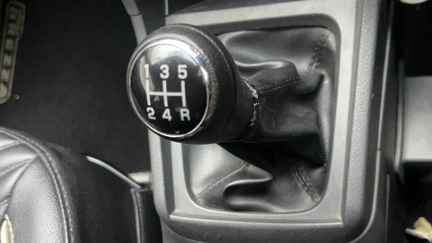 Used 2017 Maruti Suzuki Vitara Brezza VDi (O) Diesel Manual interior GEAR  KNOB VIEW